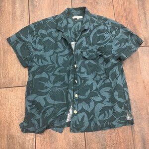 Madewell camp shirt. Woman’s XS Green Casual Button Down Shirt.